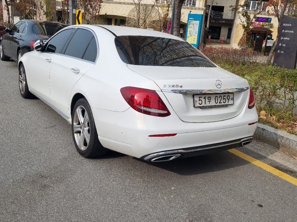 E 클래스 W213 E220 d 전기형 (163마력) 매물 썸네일