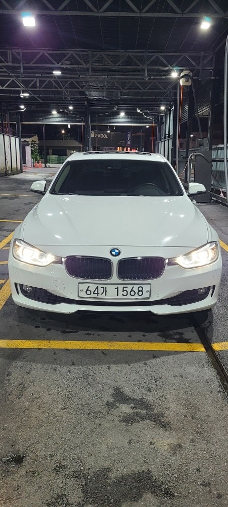 f30,  320i 화이트
무사고 . 중고차 직거래 (6)