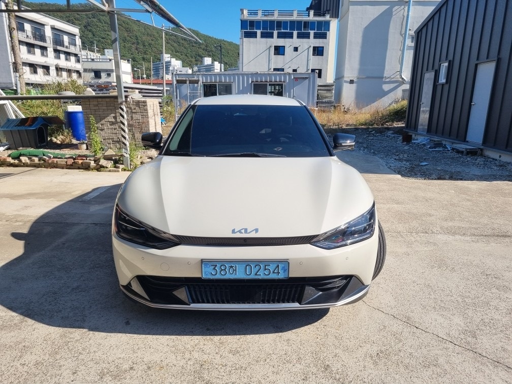 EV6 CV BEV(롱레인지/77.4kWh) RWD 어스(470km) 매물 썸네일