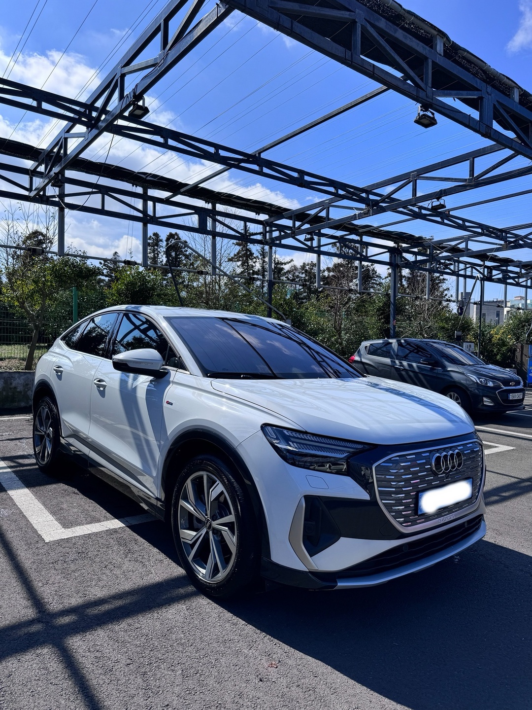 Q4 e-tron BEV(82kWh) 스포트백 RWD 40 (357km) 매물 썸네일