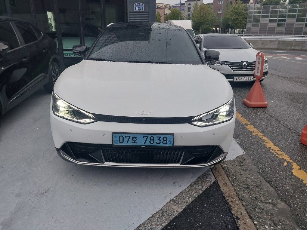 EV6 CV BEV(롱레인지/77.4kWh) RWD 어스(470km) 매물 썸네일