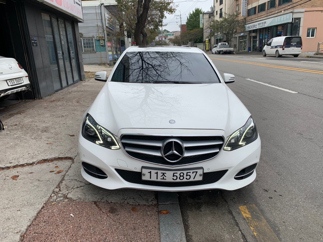 E 클래스 W212 E250 블루텍 4Matic 후기형 (204마력)아방가르��드 매물 썸네일