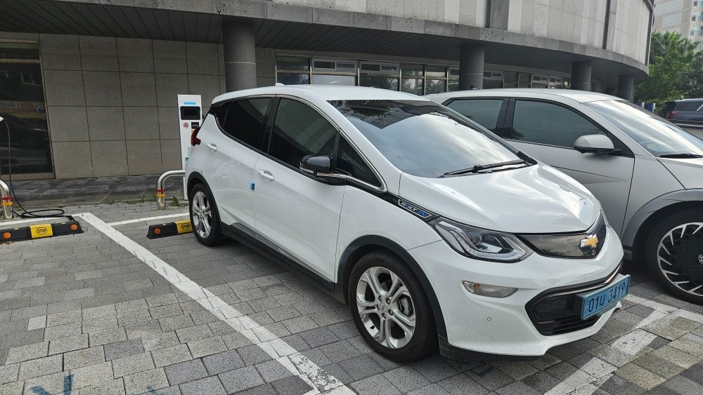 볼트 BEV(66kWh/414km) FWD LT 매물 썸네일