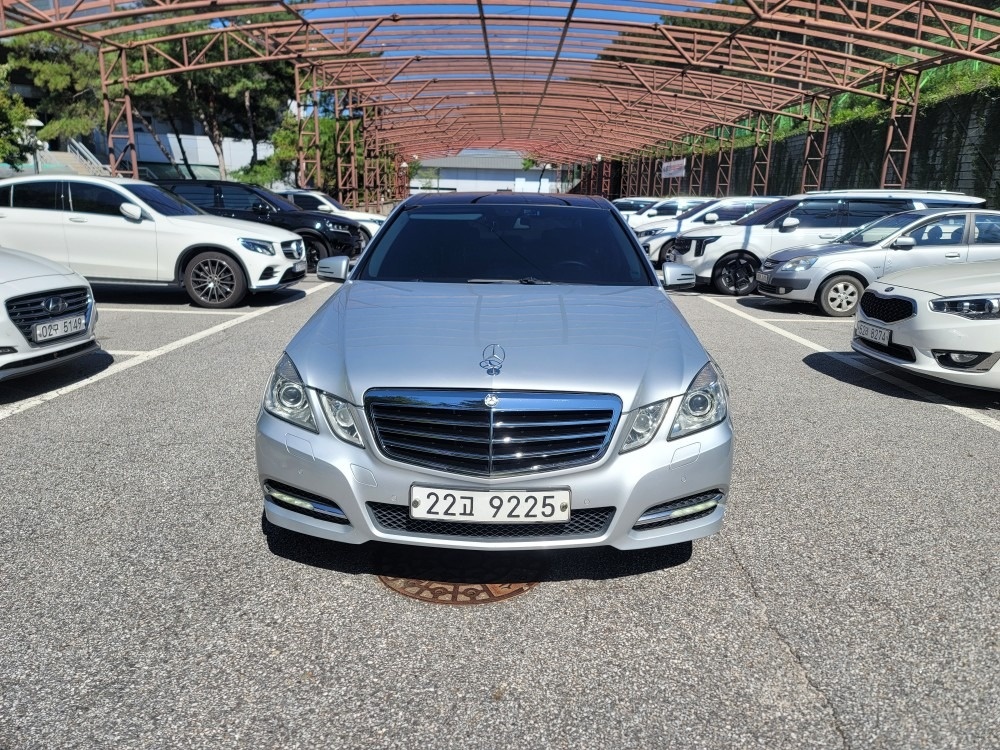 E 클래스 W212 E300 중기형 (245마력)아방가드르 매물 썸네일