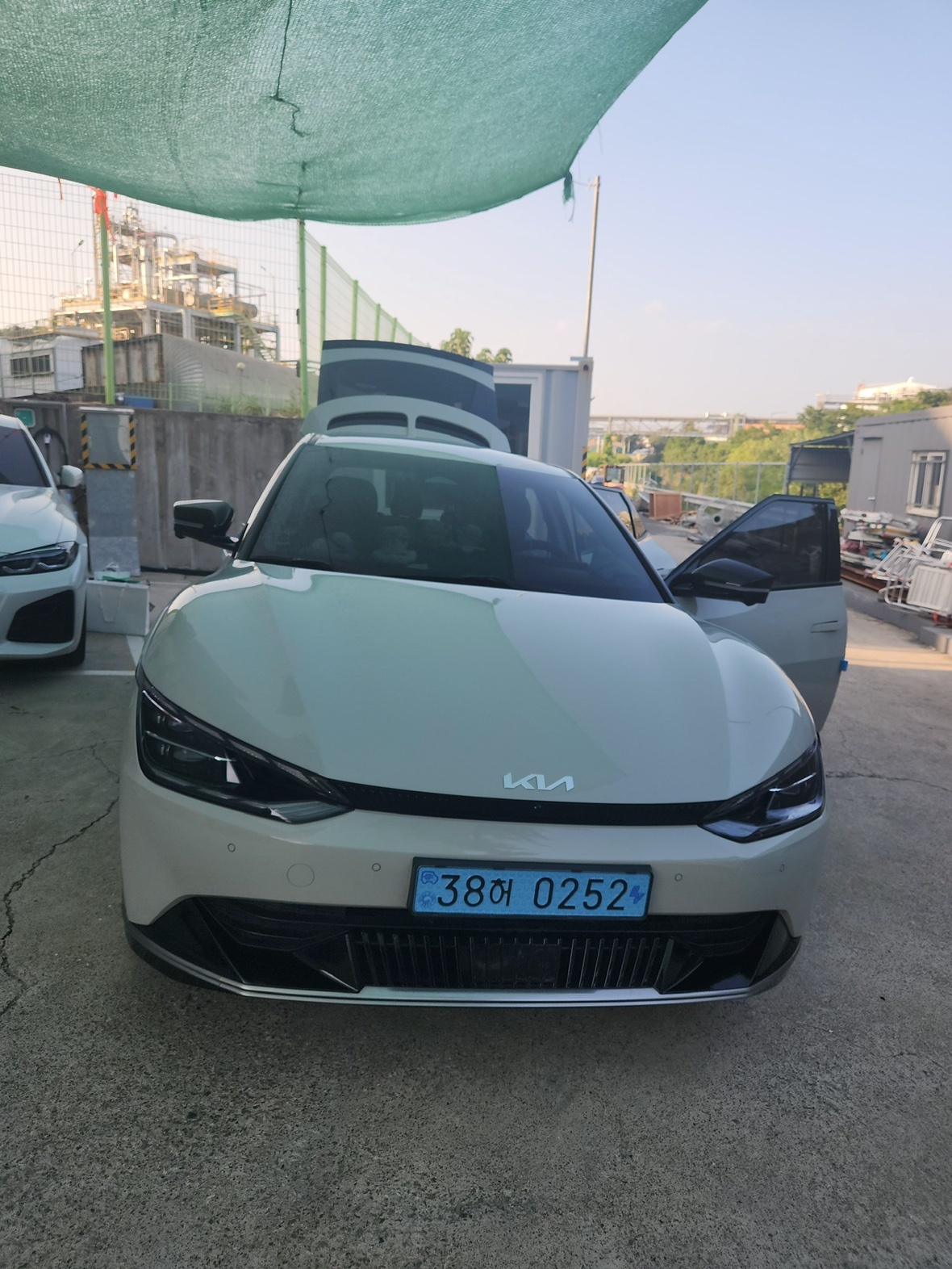 EV6 CV BEV(롱레인지/77.4kWh) RWD 어스(470km) 매물 썸네일