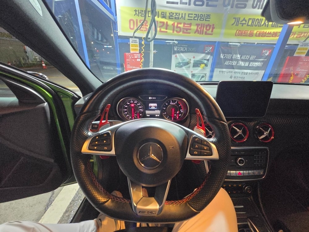 안녕하세요.

A45 AMG 4MAT 중고차 직거래 (17)