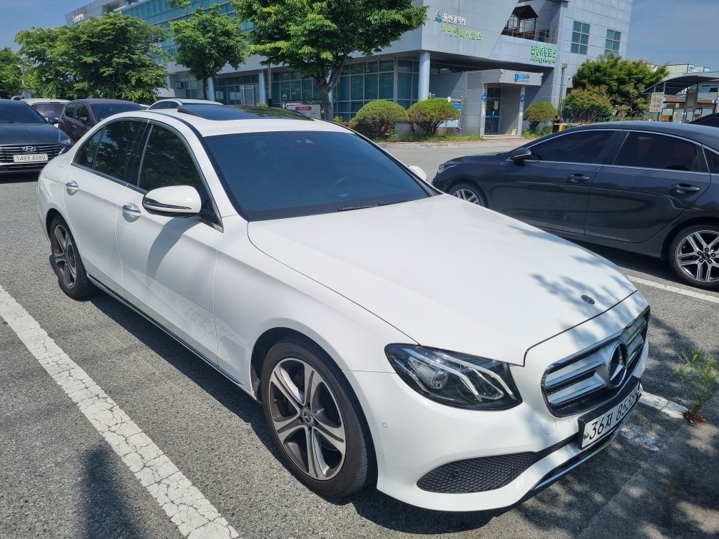 E 클래스 W213 E300 전기형 (211마력) 매물 썸네일