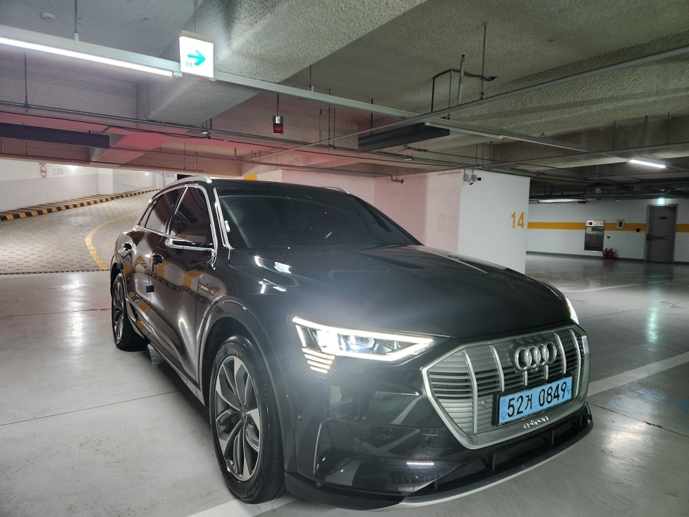 e-tron 전기(95kWh) AWD 55 quattro 매물 썸네일