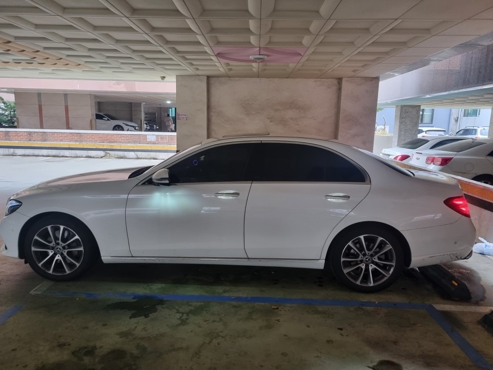 E 클래스 W213 E300 4Matic 전기형 (211마력) 매물 썸네일