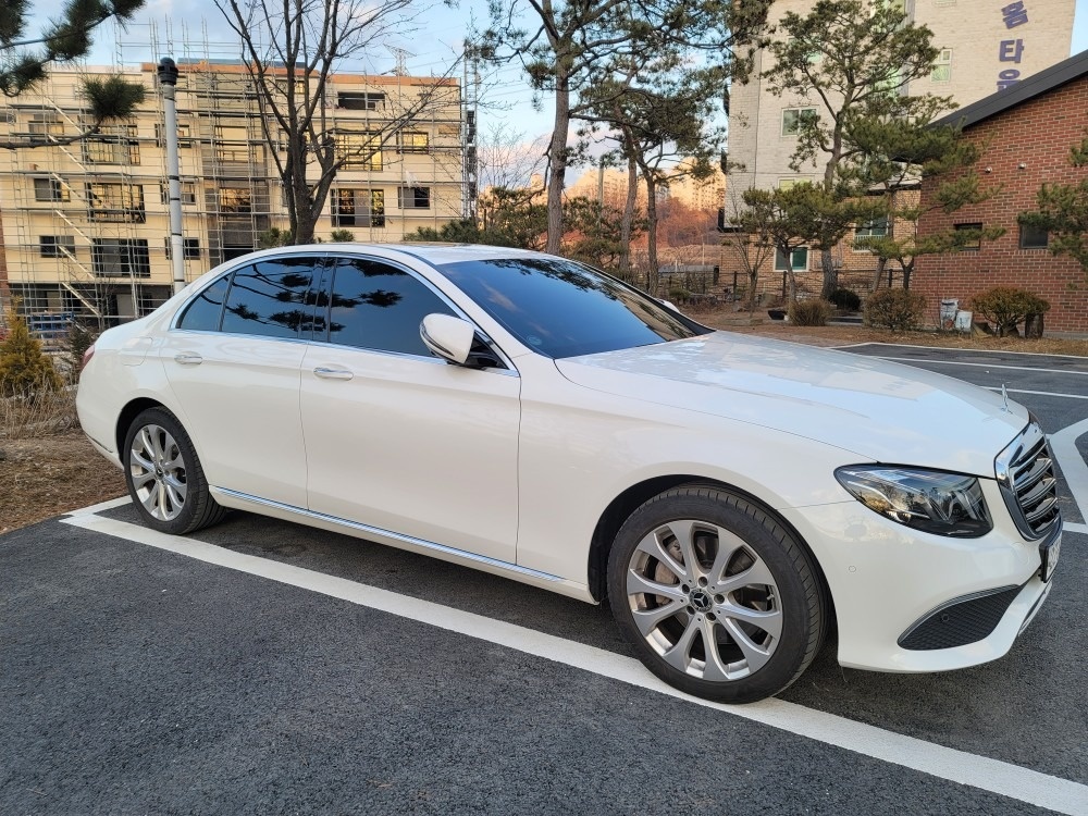 E 클래스 W213 E300 전기형 (211마력) 매물 썸네일