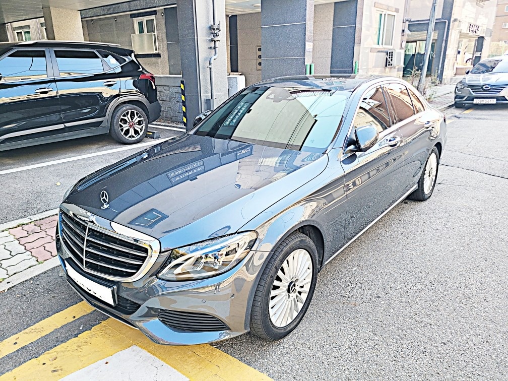 C 클래스 W205 C220 블루텍 (204마력)익스클루시브 매물 썸네일