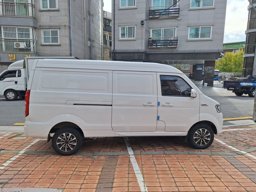 이티밴 BEV(2인승 41.9kWh) RWD (227km) 매물 썸네일