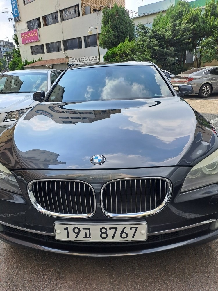 BMW740i. 
차상태좋습니다
왠만