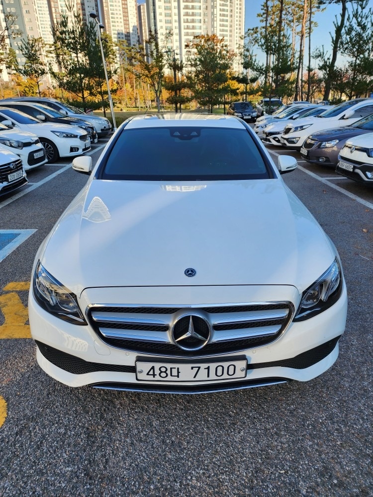 E 클래스 W213 E220 d 4Matic 전기형 (194마력) 매물 썸네일