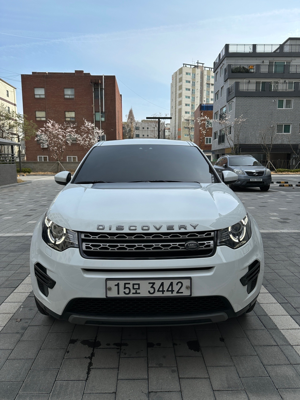 디스커버리 스포츠 L550 2.0 TD4 AWD SE (150마력) 매물 썸네일