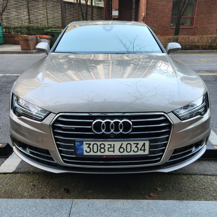 A7 Sportback 4G8 40 TFSI 콰트로 (252마력) 매물 썸네일