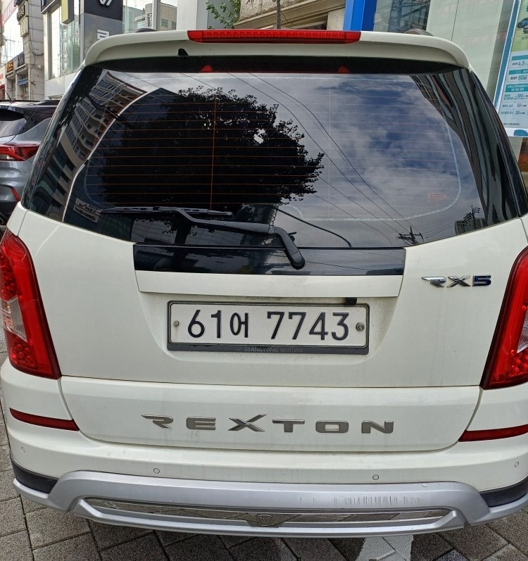 렉스턴 W Y200 7인승(RX5 2.0) 4WD 디럭스 매물 썸네일