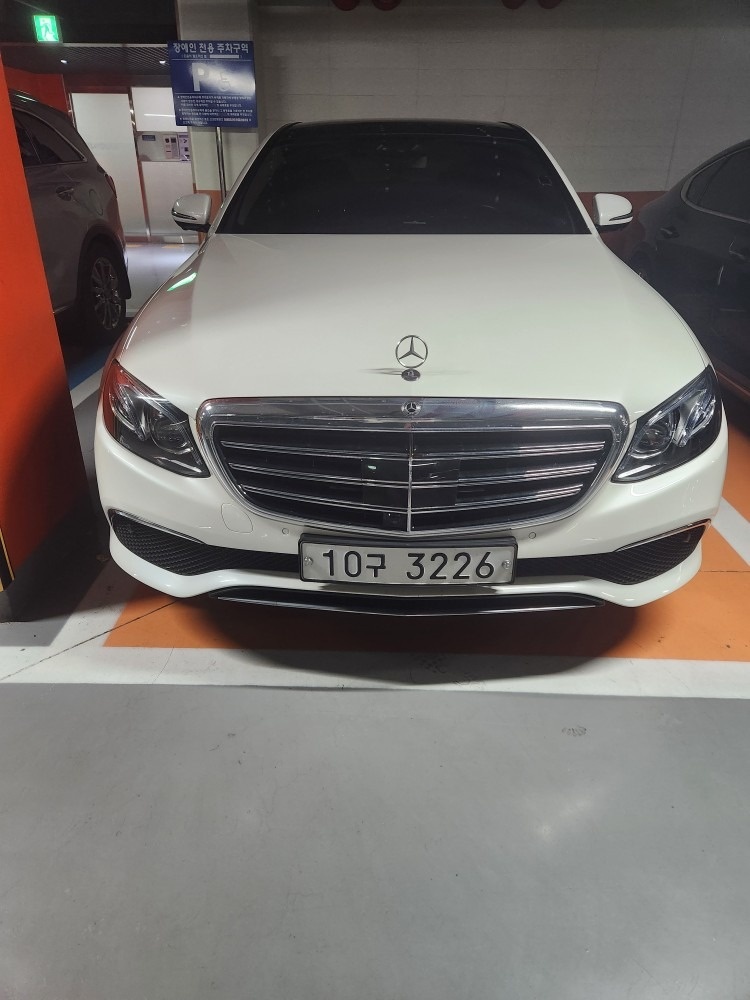 E 클래스 W213 E400 4Matic 익스클루시브 매물 썸네일