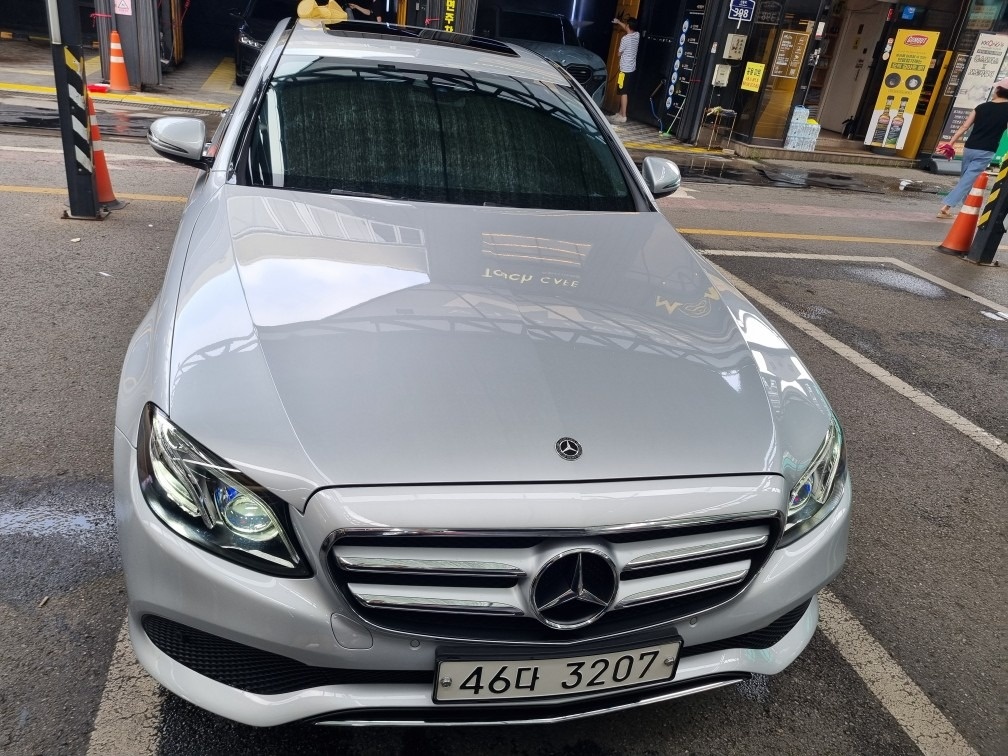 E 클래스 W213 E220 d 4Matic 전기형 (194마력)아방가르드 매물 썸네일