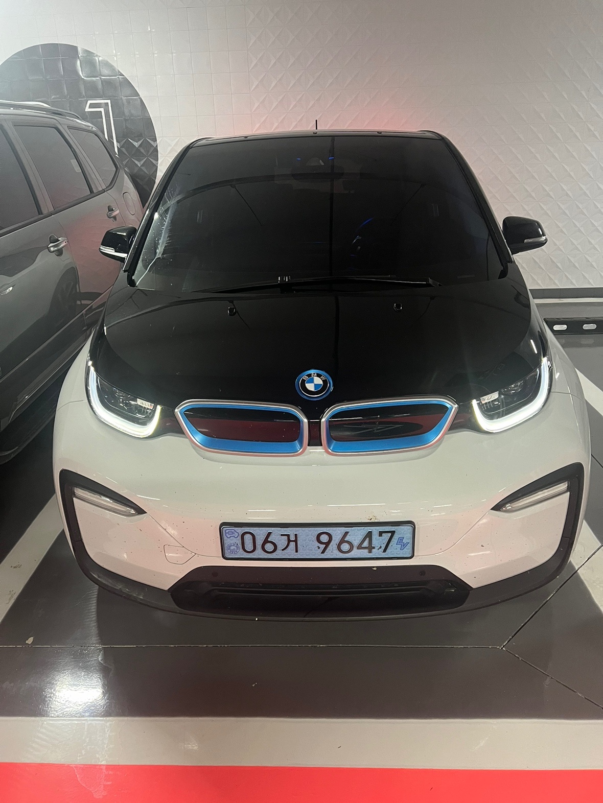 뉴 i3 IO1 BEV(37.9kWh) FWD 솔+ 매물 썸네일