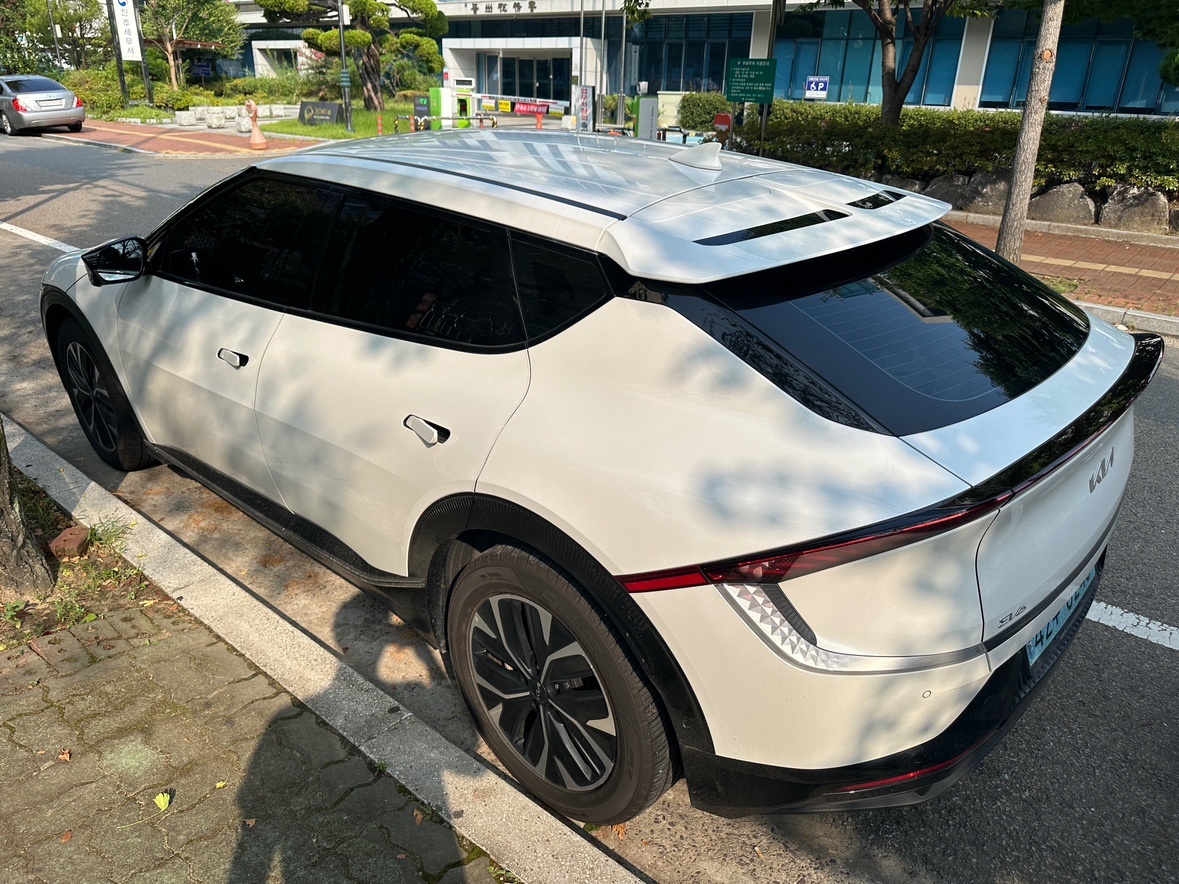 EV6 CV BEV(롱레인지/77.4kWh) RWD 어스(470km) 매물 썸네일