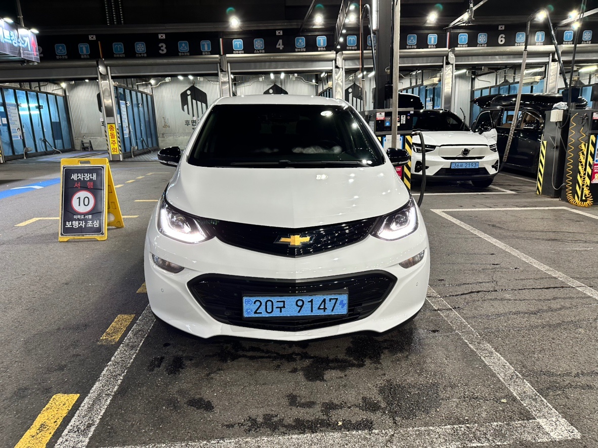 볼트 BEV(66kWh/414km) FWD LT 디럭스 매물 썸네일