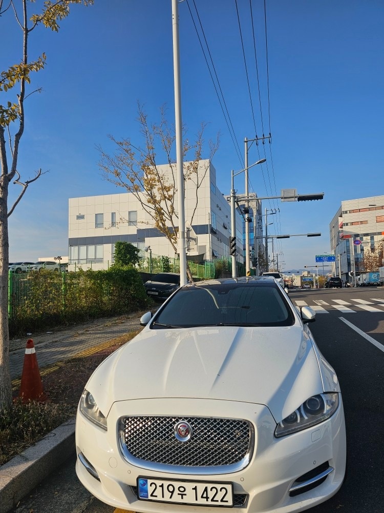 XJ X351 2.0 럭셔리 LWB 매물 썸네일