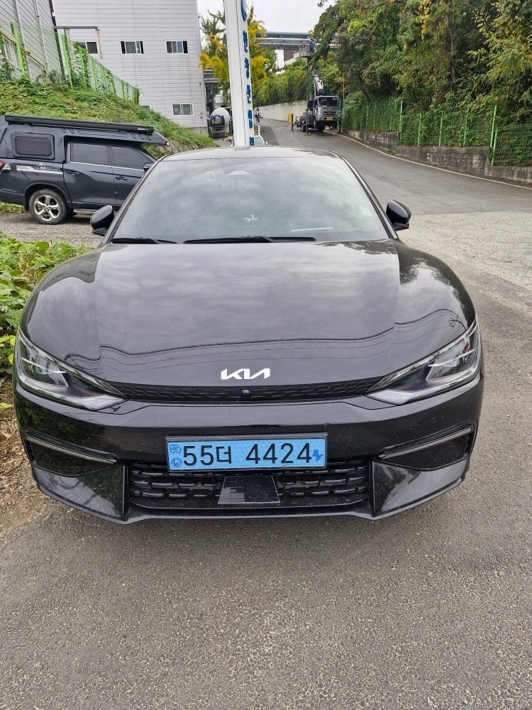 EV6 CV BEV(롱레인지/77.4kWh) AWD GT-Line(403km) 매물 썸네��일