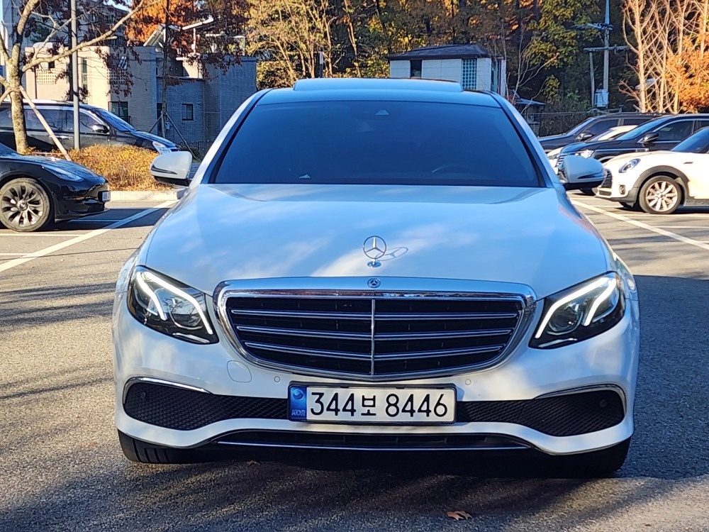 E 클래스 W213 E220 d 4Matic 전기형 (194마력)익스클루시브 매물 썸네일