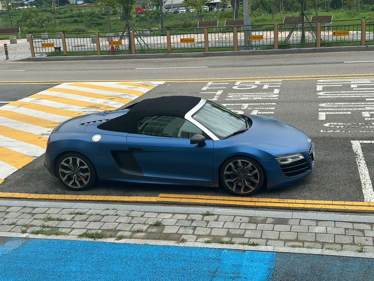 R8 Ⅰ 42 5.2 (V10 FSI) 쿠페 콰트로 (525마력) 매물 썸네일