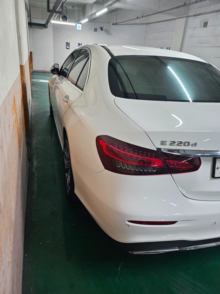 벤츠 e220d amgline차량입니 중고차 직거래 (3)