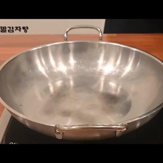 😋묵은지의 진한 국물 맛! 본말감자탕 신정네거리점!