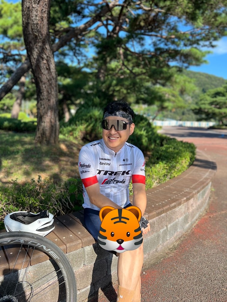 �안녕하세요. 
직장땜에 송강동에 안착한 기러기입니다.
주로 평일 야라위주로 대청댐, 봉명동, 현대아울렛 뺑뺑이로 30~40km탑니다.
체력이나 근력이 예전같지않아 업힐은 아주 싫어합니다.ㅋㅋ
시간될때 인근 투어라이딩이나 야라 함께 하겠습니다.