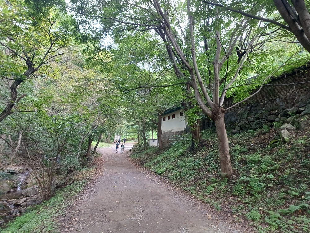 너덜너덜광덕산~
가을 산바람~굿.