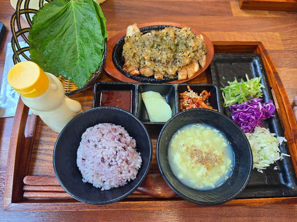 편한 사람들과 편한 이야기가 있는 곳,
기다리고 있을게요 ^^