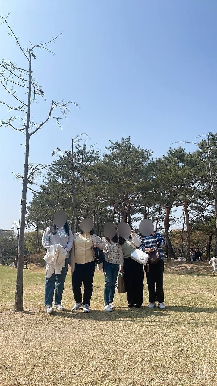 ♥가을산책♥ 날씨가 너무좋아서 
낼 쉬는날인데 같이 소제동 카페 가실분없나여? 
오후 2시 예정이에요!