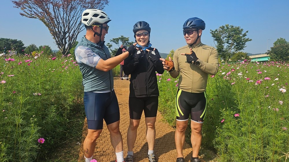 여유있고...재미있는...그리고...기억에 남는 라이딩 이었습니다..
* 코스모스 축제와 커피
* 잠수교 분수