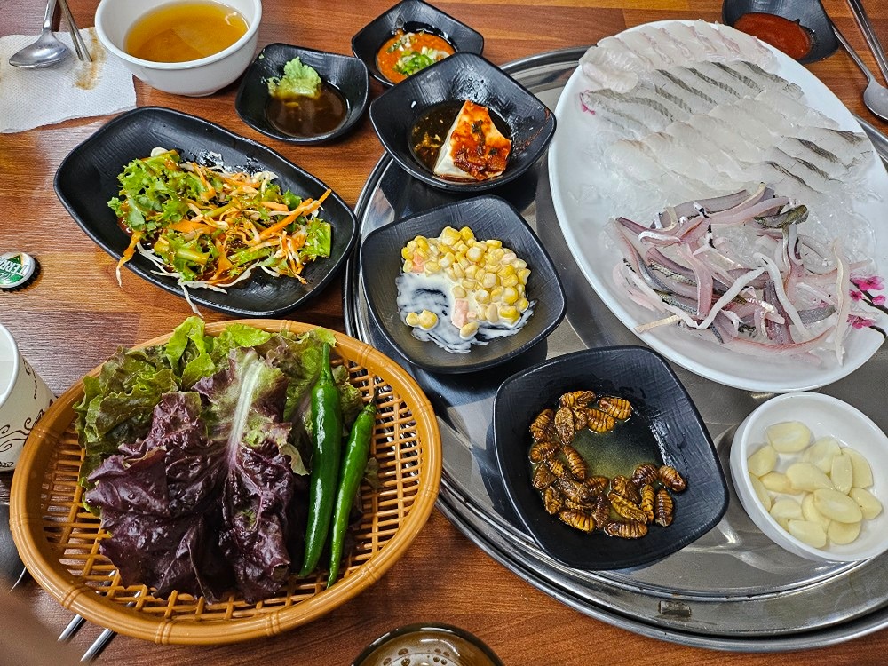화곡동벙  참석하고자
하던일  던지고 왔는데
텐션들이  너무 좋네요^^

추파벙님과 초코님이  살찌기전
사진  비밀사진도  보고 해피님의  살아가는 
이야기도 듣고  함께라서
이 불금이  즐겁습니다~~
내일 일정이 있어 2차까지 마무리
저는 살짝 아쉬운 마음으로 집으로
나머지분들은 3차
다음에 또 만나요^^