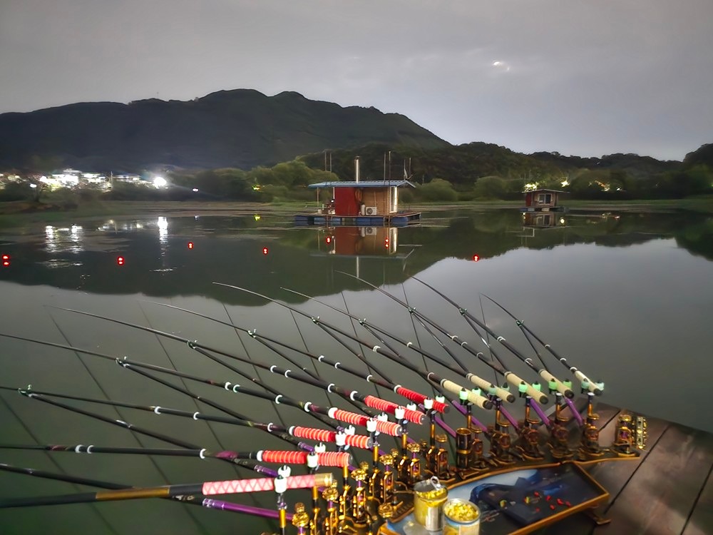 안녕하세요. 저는 광혜원에 거주중이고 낚시를 좋아하는 사람입니다. 낚시꾼들만 볼수있는 찌불 밝힌 야경을 좋아합니다. 같이 좋은 낚시추억 만들어 갔으면 하네요.  잘 부탁드립니다.