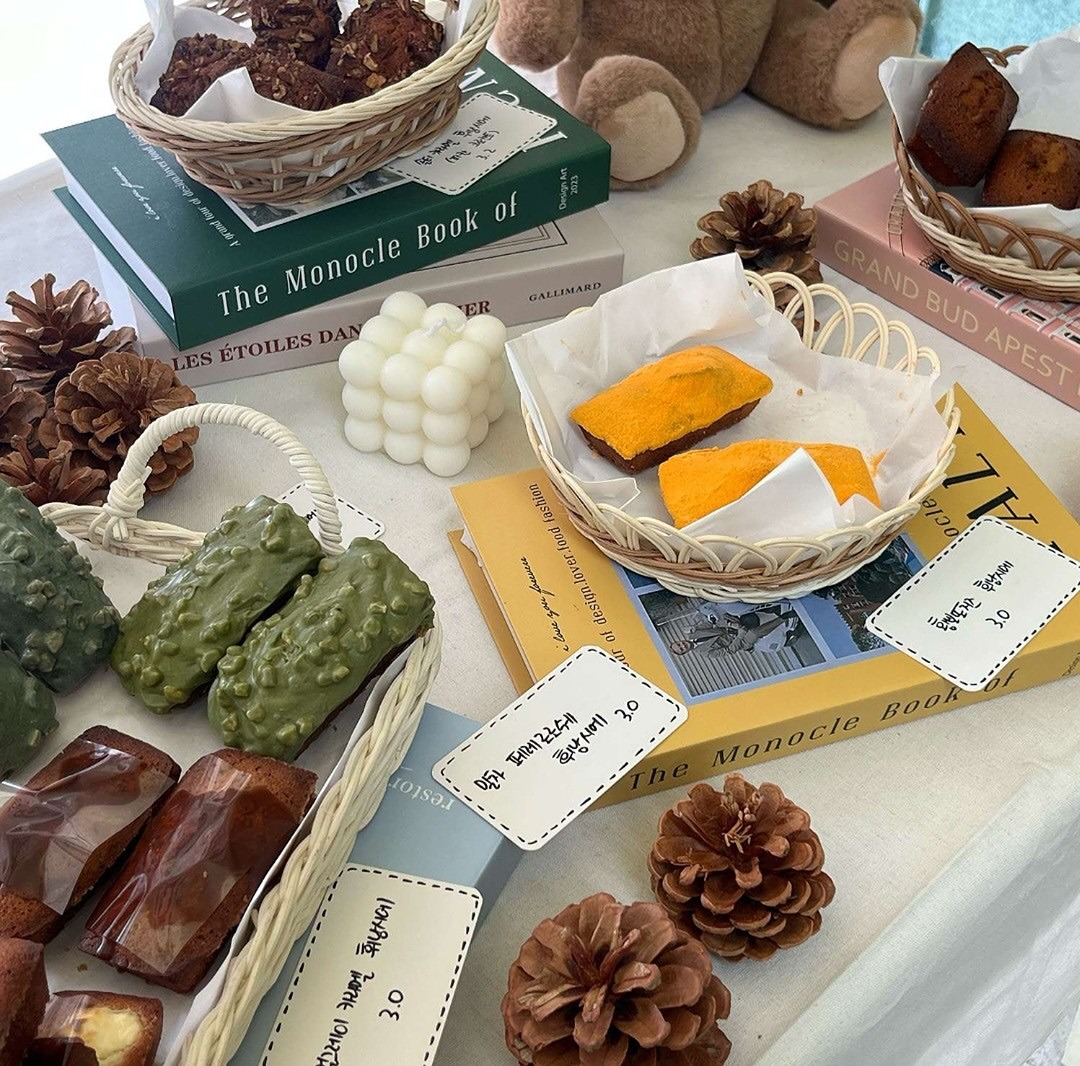 여러부운 ~ 
탄방동 찐 찐 베이커리 맛집 알려드릴게요 !!
❤️
🧡
💛
💚
💙
당당 베이커리라고 들어보셨어용 ❔️

이름만큼 맛도 아쥬 당당한데,
느끼한 거 못 먹는 제가 인정한 떠먹는 케이크 맛집🎂

➕️ 에그타르드도 맛있어용☺️