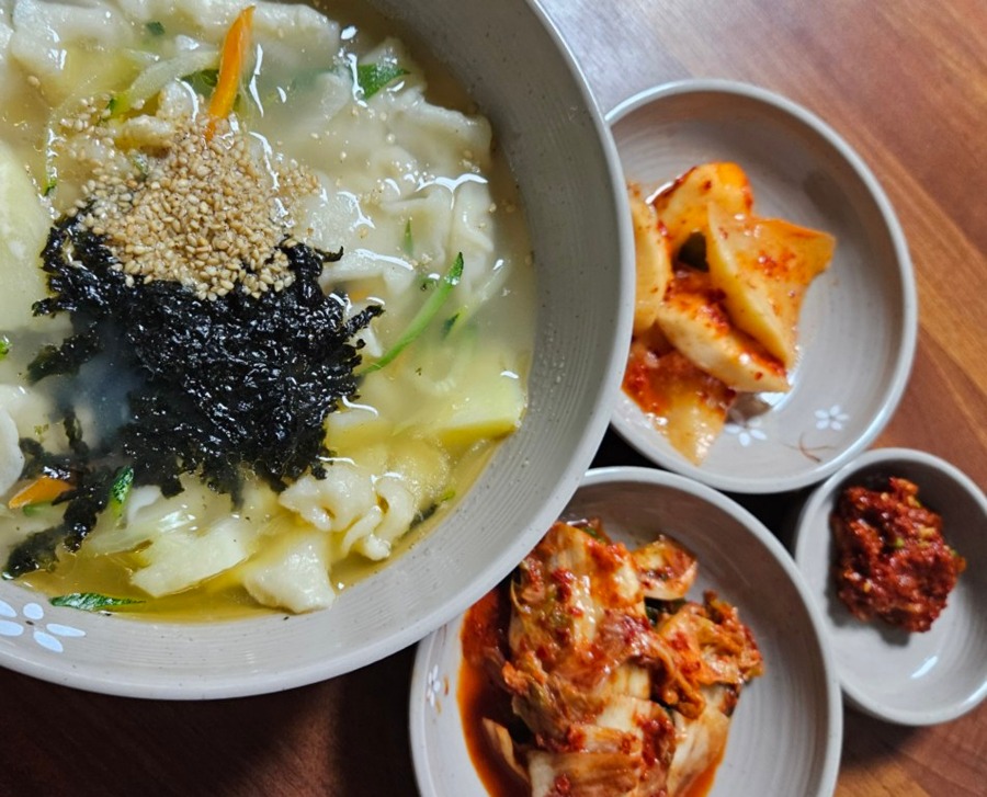 꽃가람 칼국수 picture 2