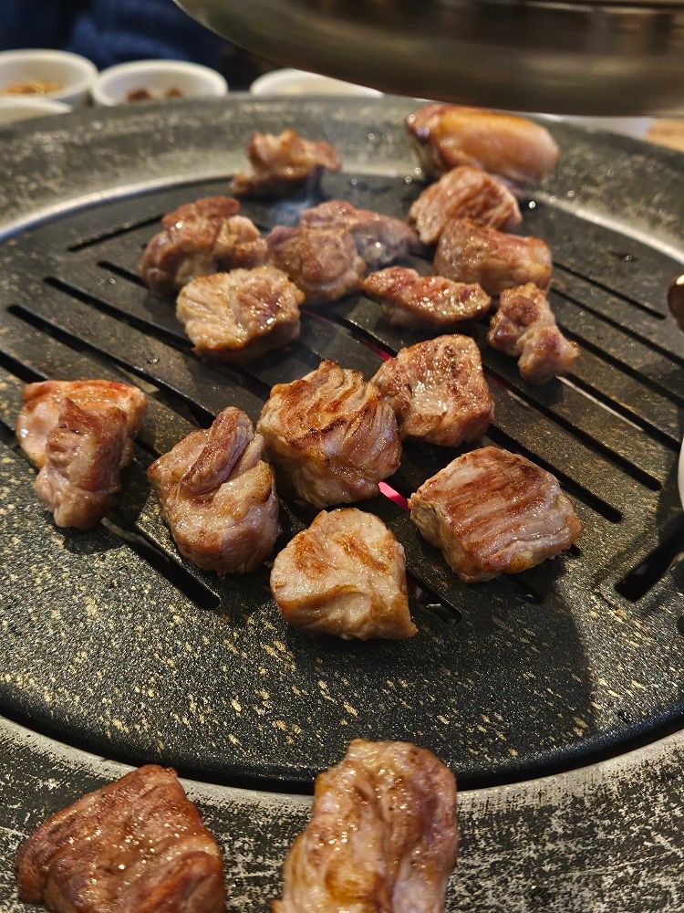 오랜만에 모임 참석해서 더더 반가웠구 재밌었구
🍖고기🍖 진짜 맛있게 먹었어요ㅋㅋㅋㅋㄱ
가성비 진심 최고🤟🤟