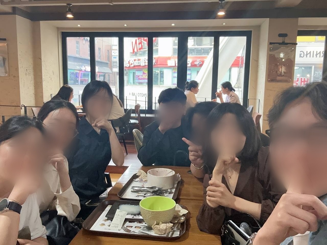 ✨ 따뜻한 또래 모임, 새로운 인연을 만나요 💛

안녕하세요! 새로운 새해에 새로운 분들 모집합니당
비슷한 나이대 친구들과 따뜻하게 소통하고 싶은 분들을 위한 모임이에요.
(97년생 까지 받아요)

❤️가벼운 자기소개로 친해지기

❤️소소한 대화와 취향 공유

❤️보드 게임 및 볼링 같은 간단히 즐길 수 있는 활동

❤️드라이브로 간단한 여행 같이 가기

편안한 분위기에서 함께 웃고 즐길 수 있는 시간이 되었으면 좋겠어요.
기다릴게요! :)