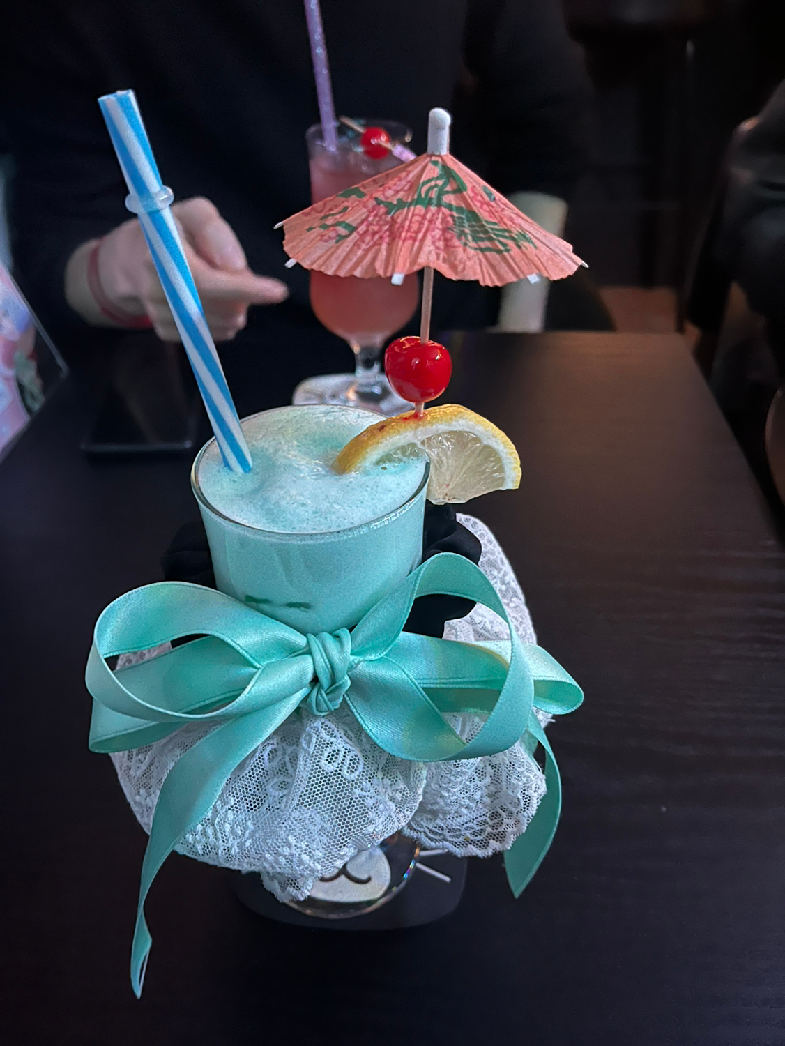 오늘 너무 즐거웠어요! 칵테일 마시며 여러 주제로 대화하면서 서로를 더 잘 알 수 있던 시간이었어요!
돈까스는 얼른 먹을 생각에 빠져서 사진찍는걸 깜빡했네요 ㅋㅋㅋ
만나서 반가웠고 다음 서코때 다같이 일정 맞춰서 또 봐요!!
