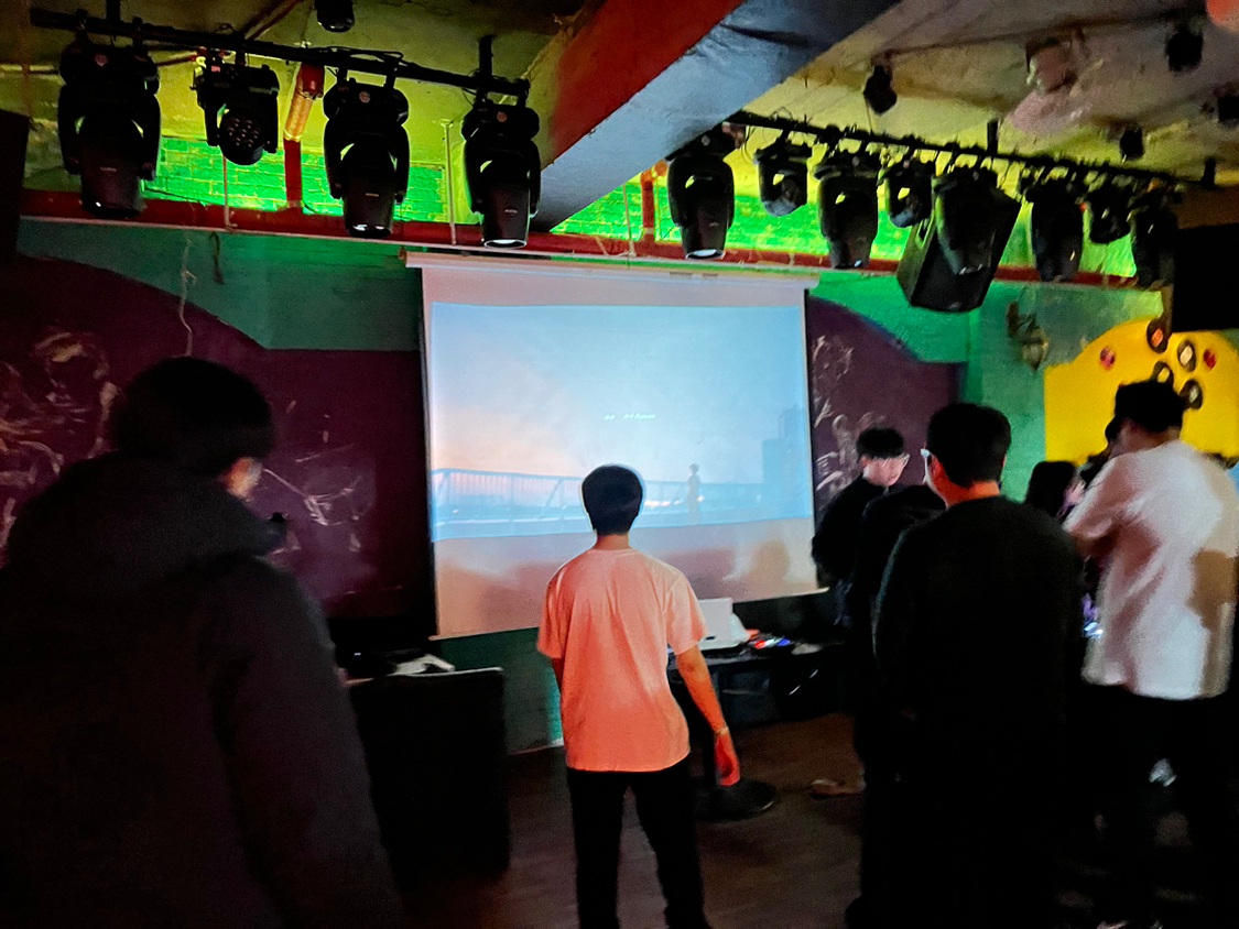 처음으로 쿠라 갔는데 노래선정이 좀 마이너해서 당황했지만 재밌었어요!
감미료님과 함께한 덕에 메이드카페도 가보고 다양한 피규어도 보러다녔어요!
너무 즐거웠습니당! 고마워요!