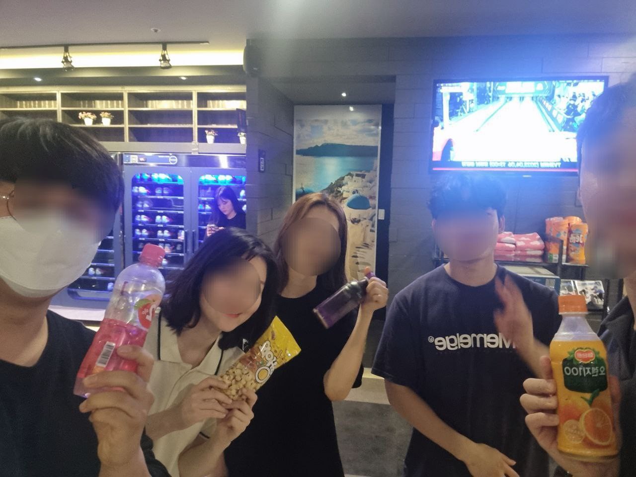 안녕하세요 :D
대전 볼링 소모임 "난쏘볼ring"입니다 🎱
가끔 볼링 치는것 좋아했는데 요즘엔 취미로 집근처에서 볼링 해보려고 만들게되었습니다
대학생 , 직장인분들 모두 환영합니다 🫶

📢 정모⁉️  : �주 1회 정모(평일 or 주말)

🎳 모집중ing
✔️가볍게 볼링칠사람~
✔️새로운사람 만나는것 좋아하는사람
✔️주말 오후에 둔산, 갈마, 탄방 근처
✔️점수는 평균 90-130환영, 초보자 환영 
✔️친목은 덤✨️