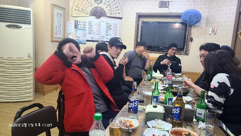 날이 안좋아 동출도 안되고 
신년회 올려서 추억이나 다져봅시다 ㅋㅋ
이번주도 못 나가면 조촐하게 한잔 고~~?