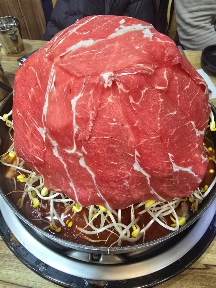 좋은사람,맛있는 음식!!
머가 더  필요할까요~