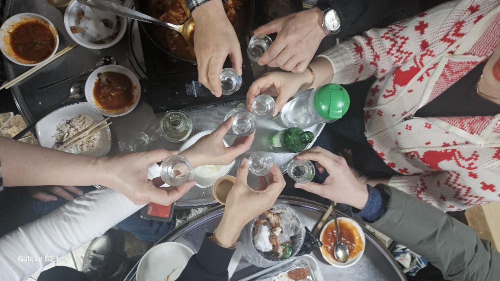 ~ 2월24일 ~
*참여인원 7명 × 30000=***-****-****차 시장닭집.                 -107000
2차 김복남                        -44500
‐‐---‐‐‐-----------------------------------------
잔액.                                ₩58500

☆2차 미참석자 깍기사(15000환불해줌)
☆2차만 참석자 제시(회비15000징수함)

총잔액 ₩58500