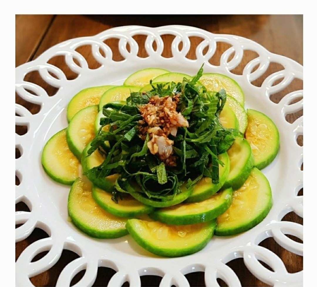 호박으로 색다르게 변신~~
애호박찜 샐러드~~^^
만드는 방법은 넘 쉽고 초간단한요리
맛은 베리베리굿입니다~~